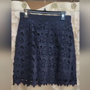LOFT Size 6 Navy Floral Lace Skirt